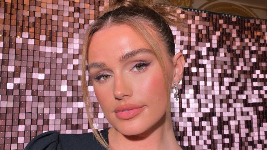 YouTuber Sydney Crouch gives fans 'raw' insight about her mum's death