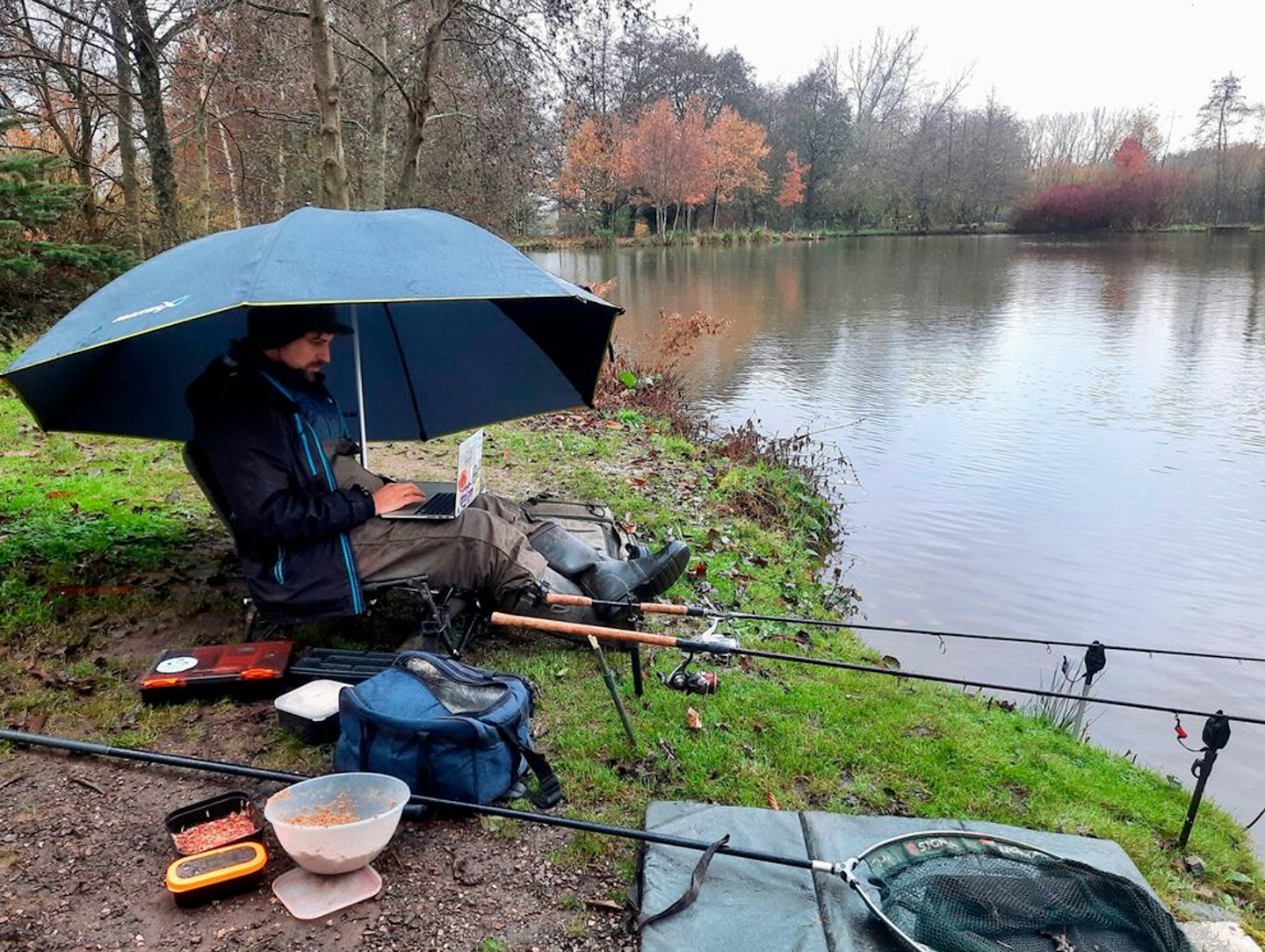 “Here’s my office for the day… it’s an absolute bloody nightmare.” 