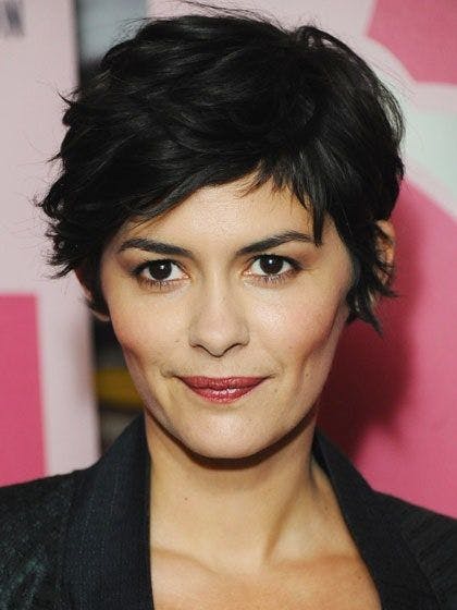 11 Chic Haircuts For Women With Short Hair - W for Woman