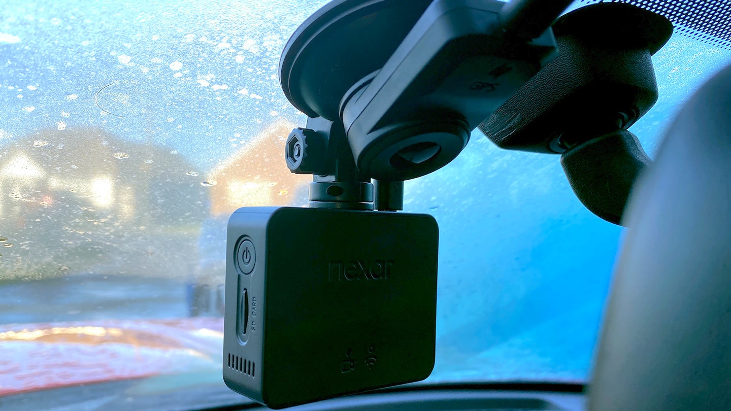 Nexar Beam dash cam mounted
