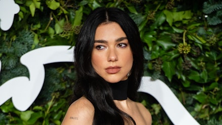 Dua Lipa S New In Your Face Nail Look Needs To Be Seen To Be Believed Grazia Dua Lipa S New In Your Face Nail Look Needs To Be Seen To Be Believed Grazia