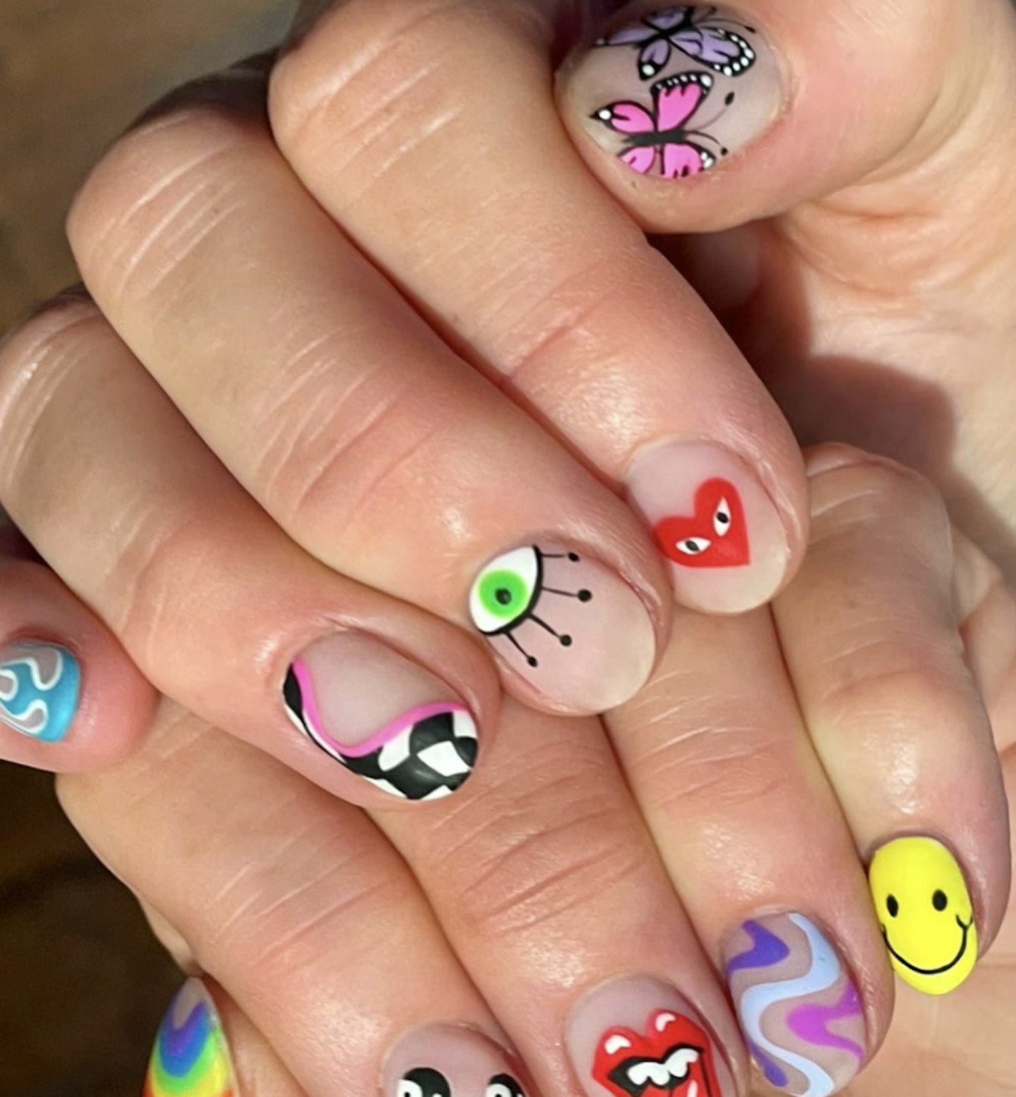 Instagram @nailsbymh