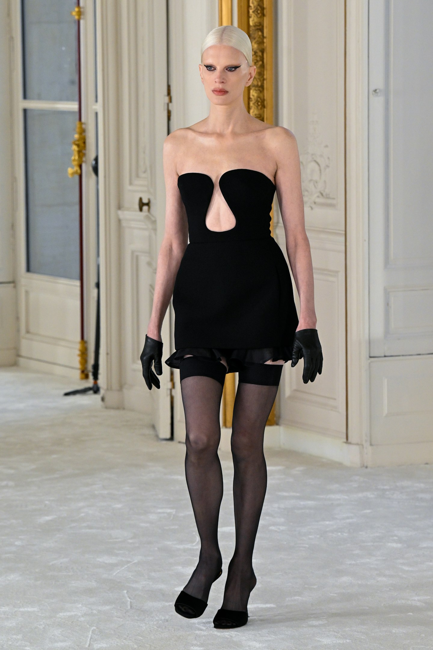 kristen-mcmenamy-valentino-haute-couture