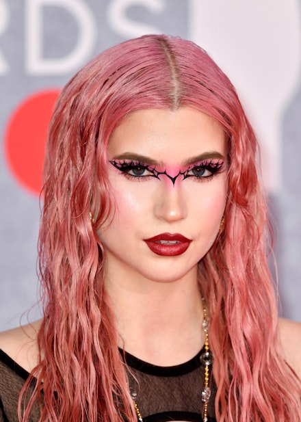 Pink Hair Is Trending Once Again: Here's How To Wear It in 2022 | Grazia