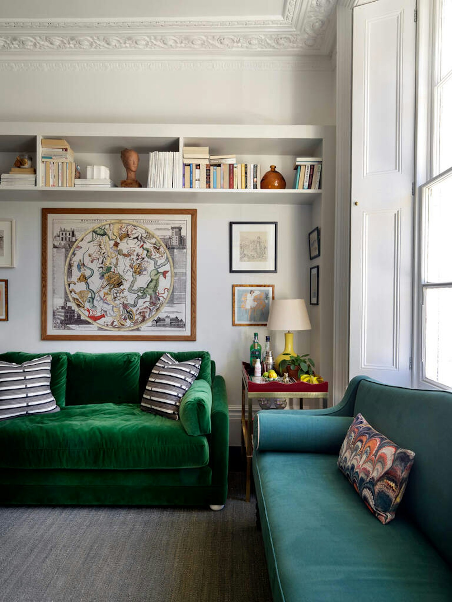how to decorate a small living room space