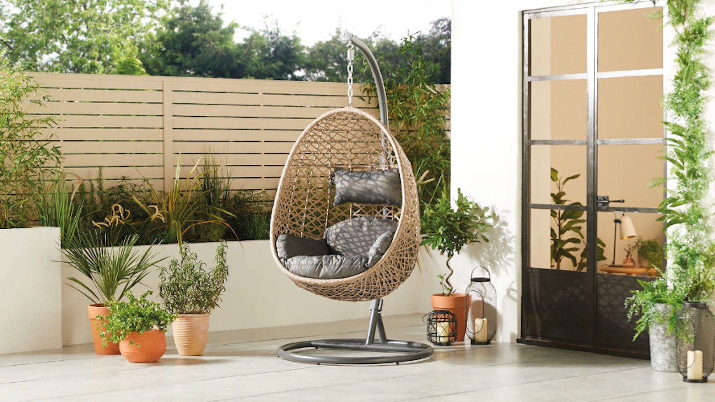 Charles bentley rattan egg hot sale shaped swing chair