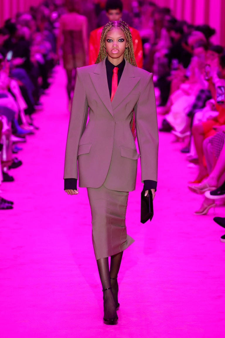 The Bella Hadid Styling Trick That Costs Absolutely Nothing