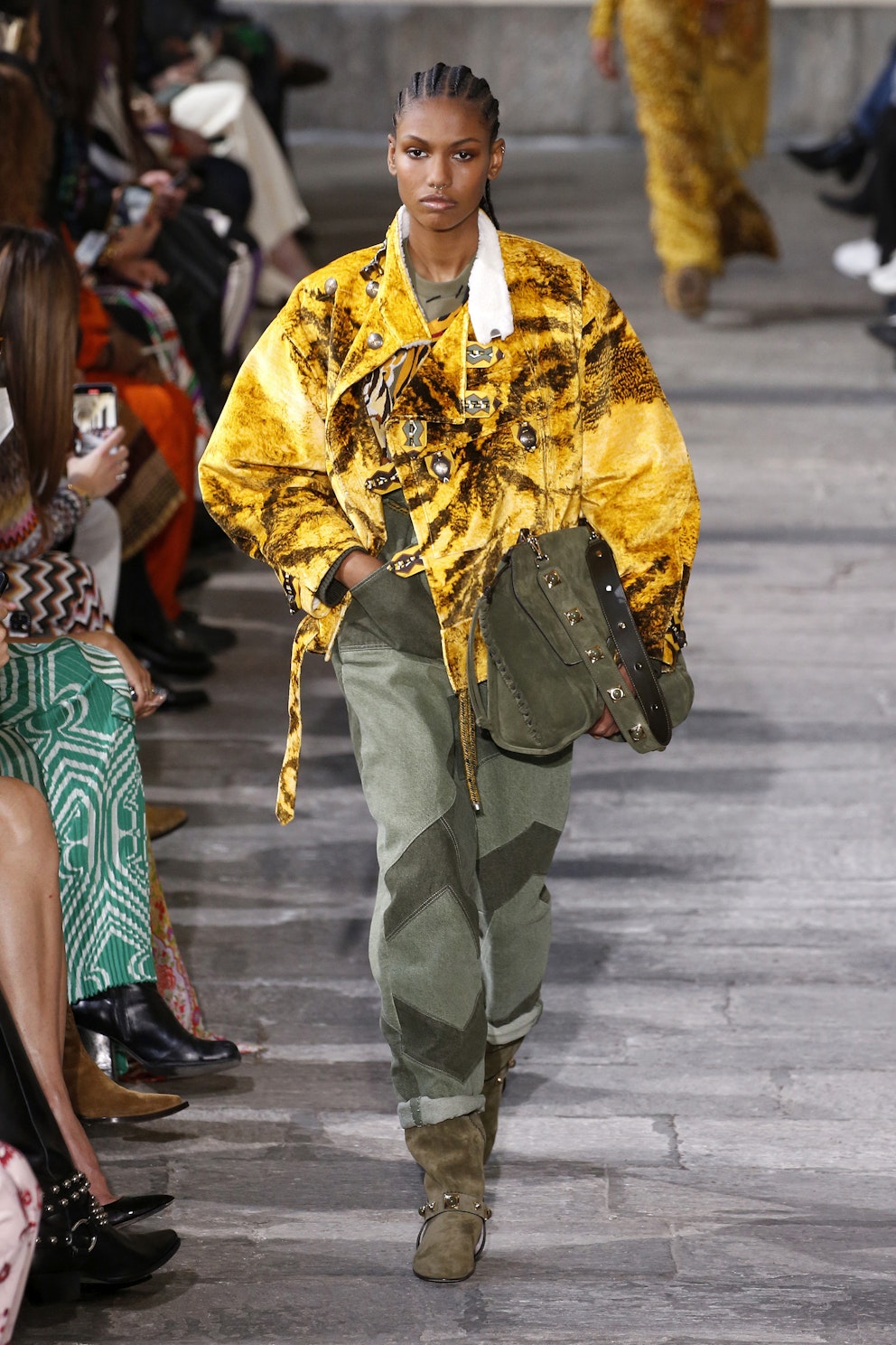 The Bella Hadid Styling Trick That Costs Absolutely Nothing