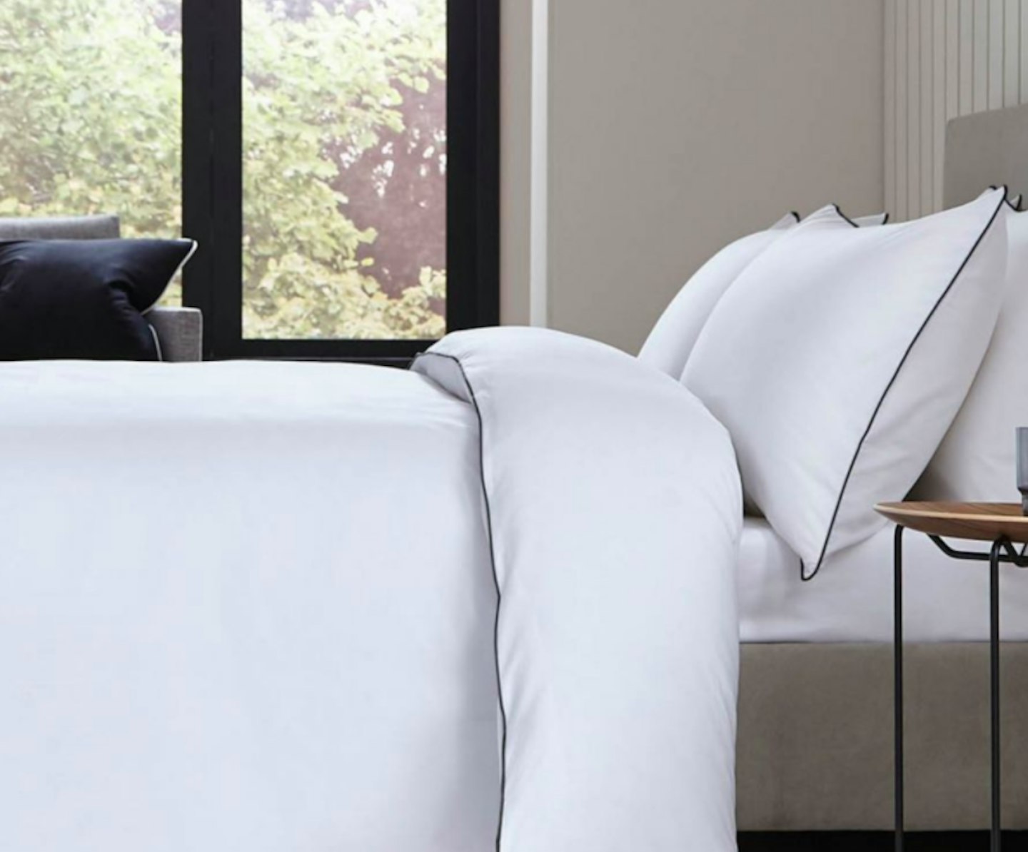 Cambridge Duvet Cover - 200 TC - Cotton - White/Black