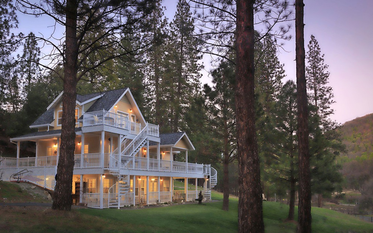 Romantic lodge in California 