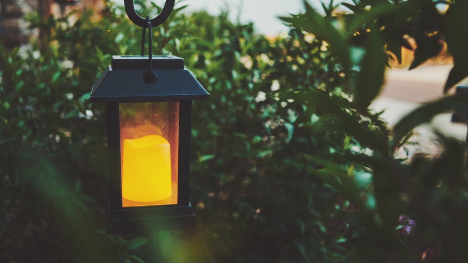 solar powered hanging lantern