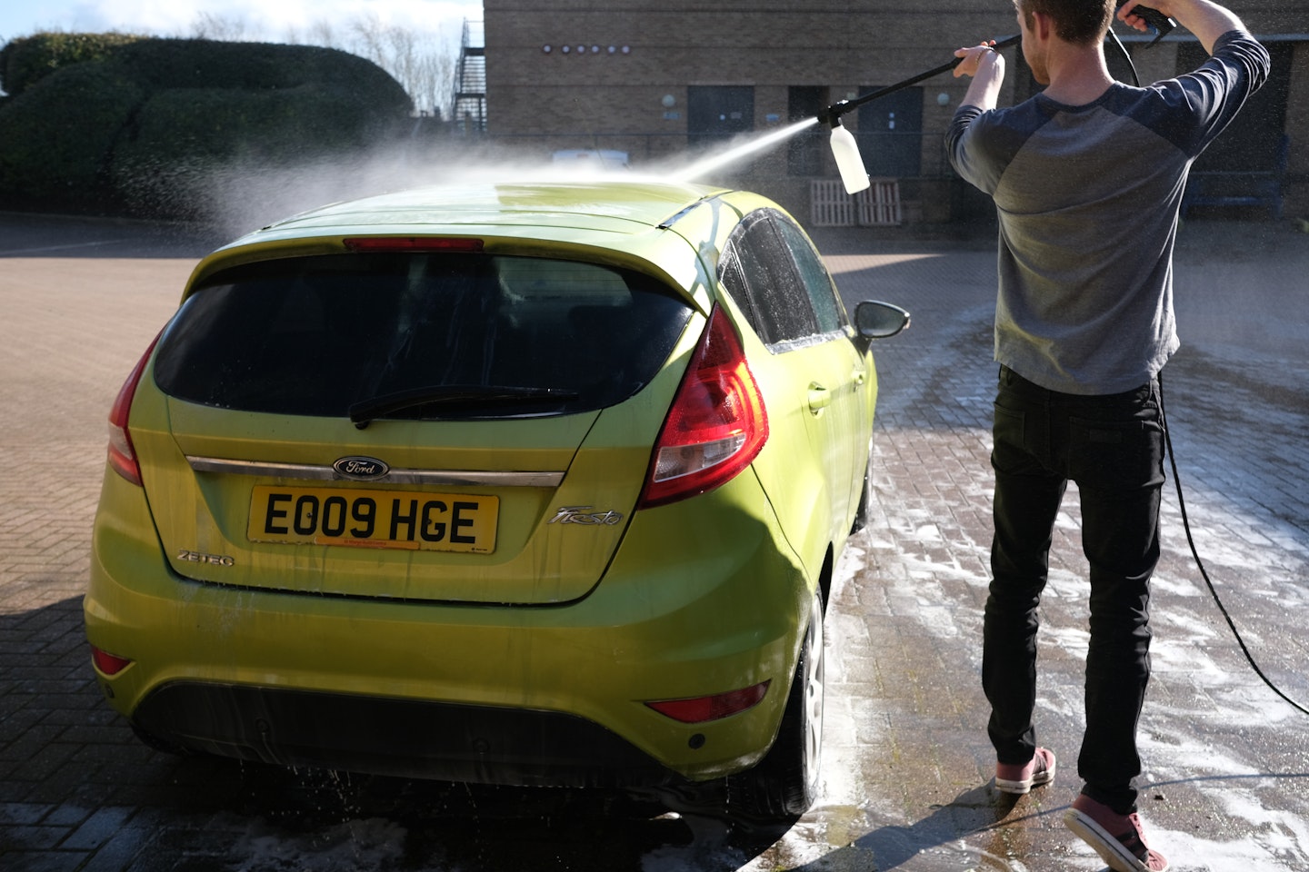 Cleaning a car using Nano Wash in a pressure washer