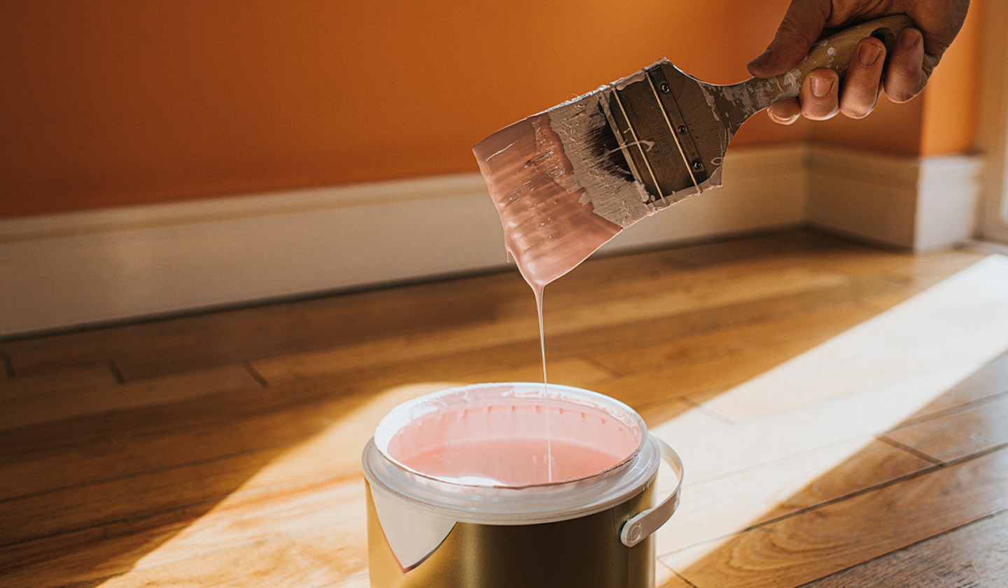 Paint for skirting boards