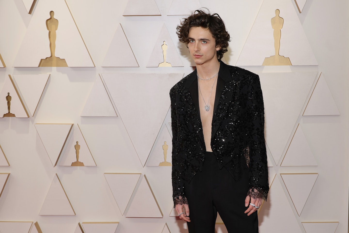 Timothée Chalamet sorprendió en los Oscars 2022 con traje de Luis Vuitton