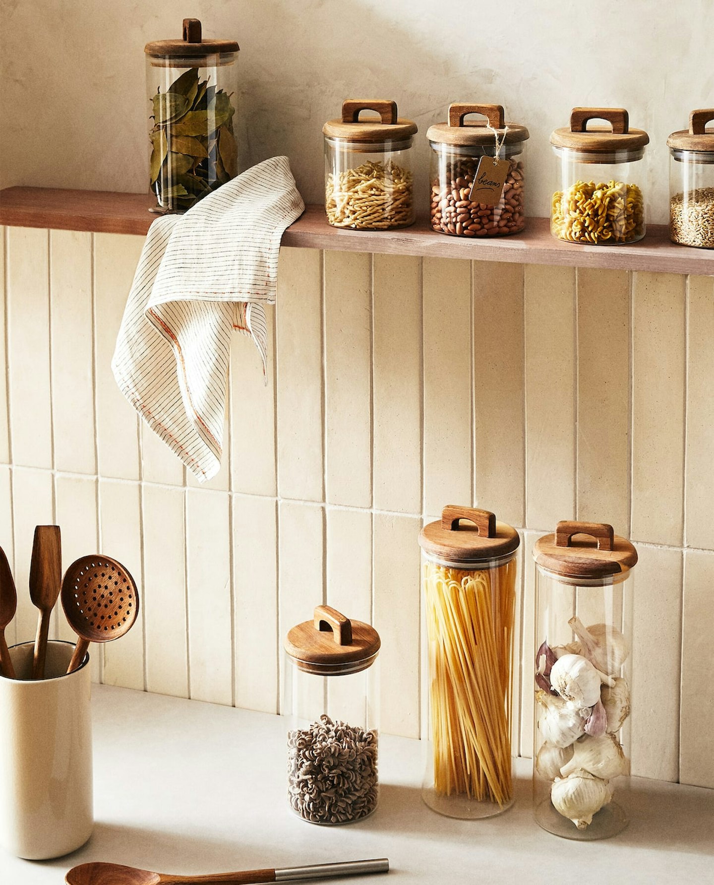 kitchen storage organisation ideas - jars