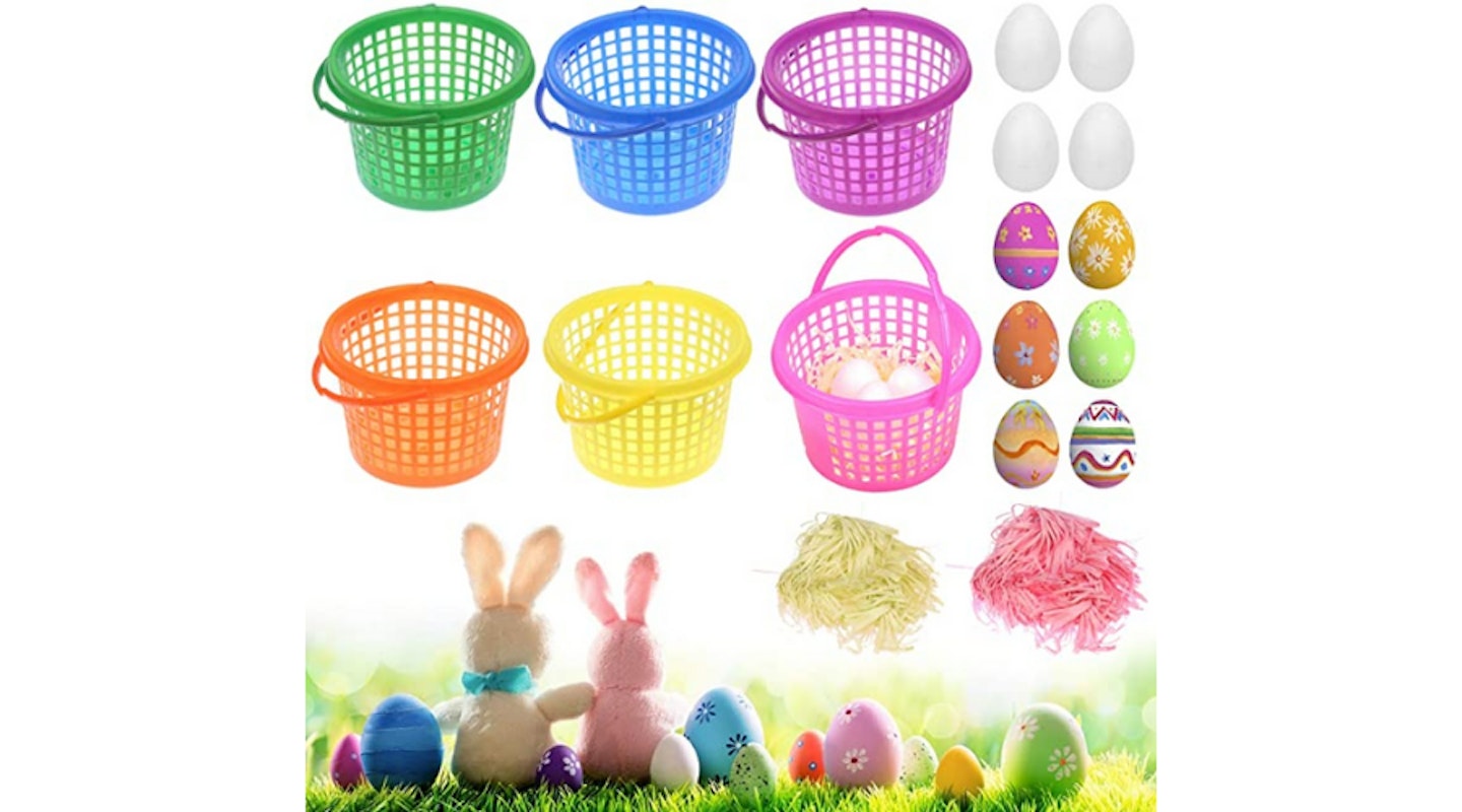 A picture of what is featured in the Easter Egg Hunt Kit available to buy.