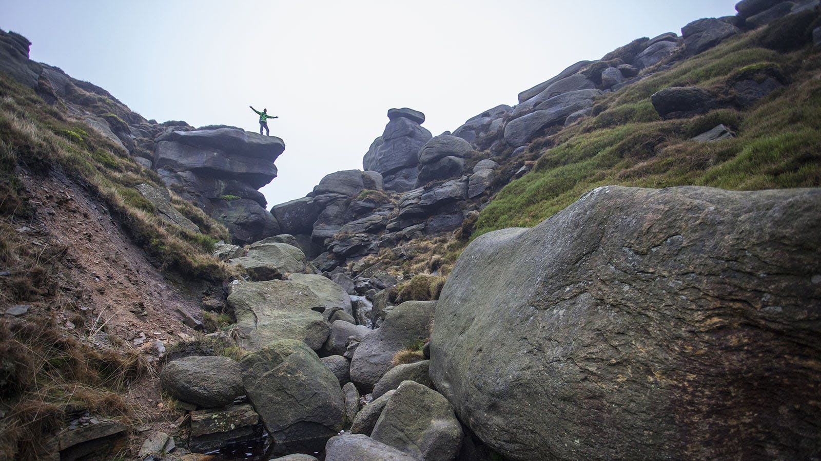How to scramble Crowden Clough, Peak District LFTO