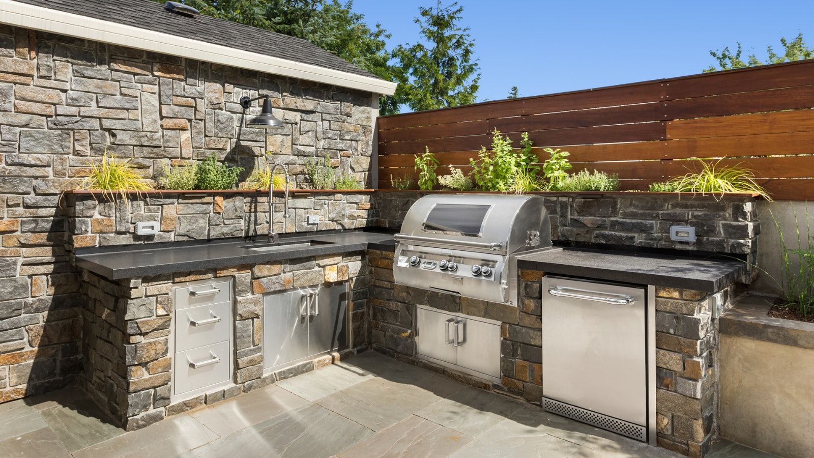 Outdoor Kitchen For Al Fresco Cooking