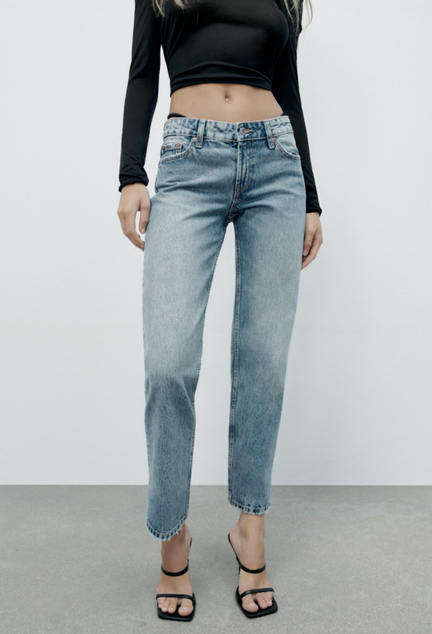 Zara Low Rise Straight Leg Jeans Jeans