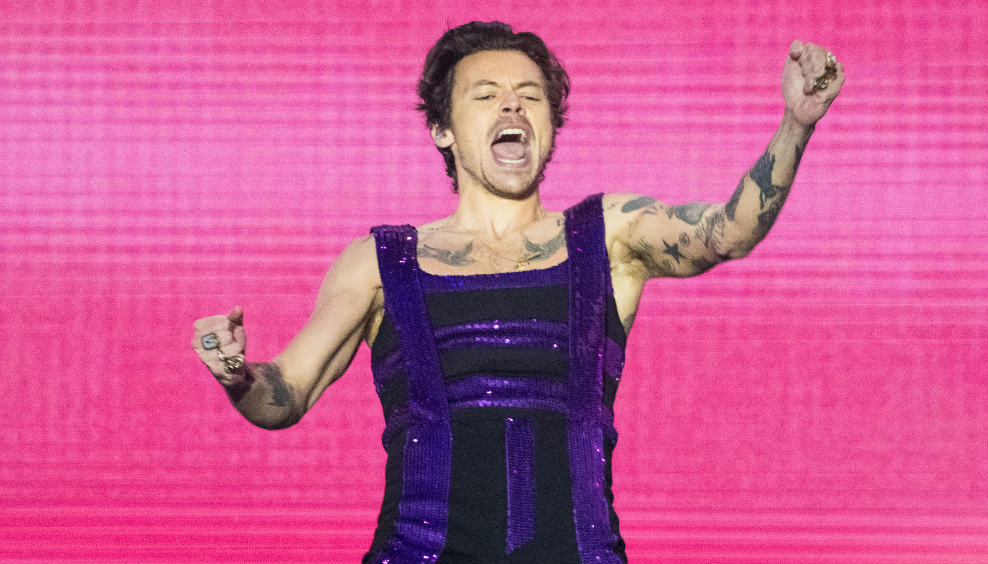 Harry Styles 2022 Photoshoot Fabulous(02)