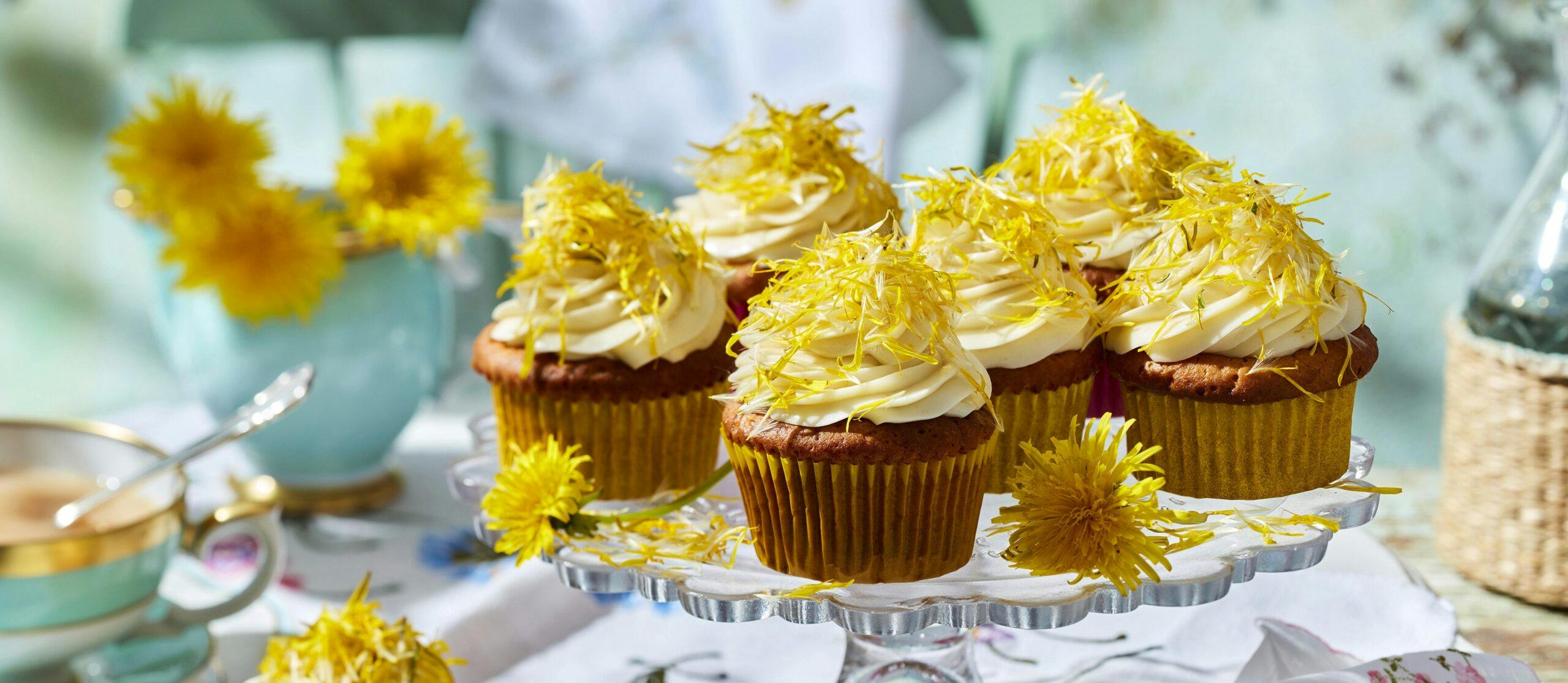 Roses & dandelions cake | Order Online | Oh My Cake!