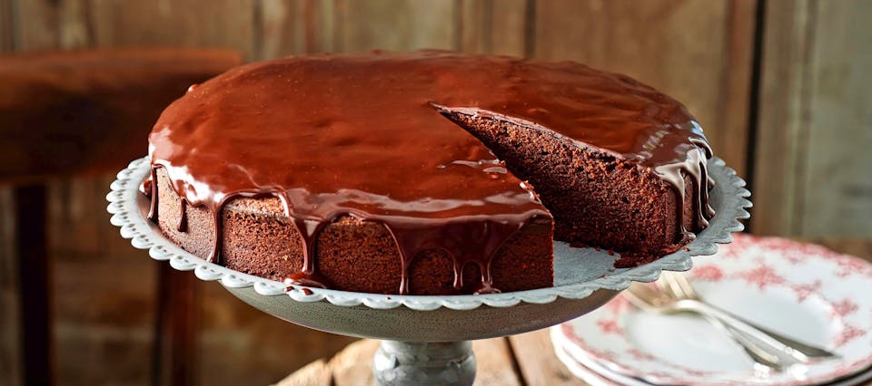 Chocolate ruby cake | Landscape