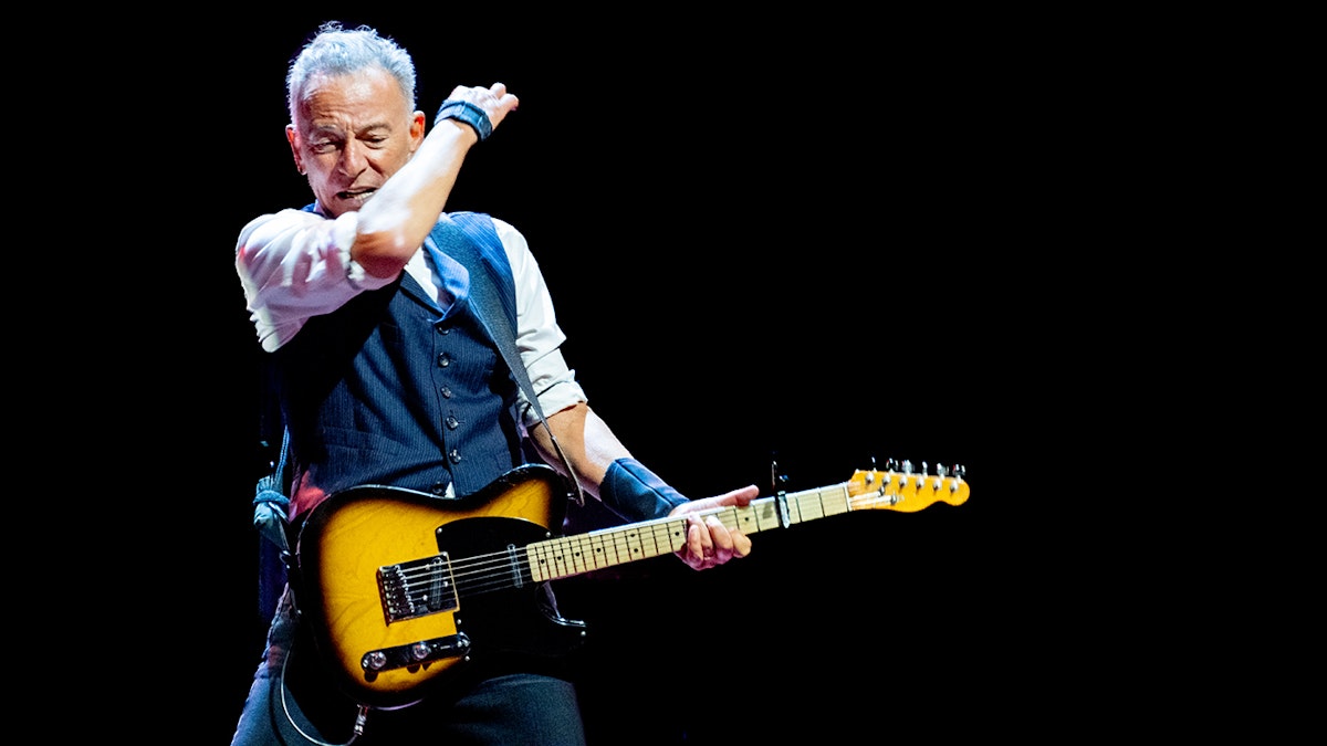 Bruce Springsteen Live In Manchester Review: Anti-Trump attacks in the ...