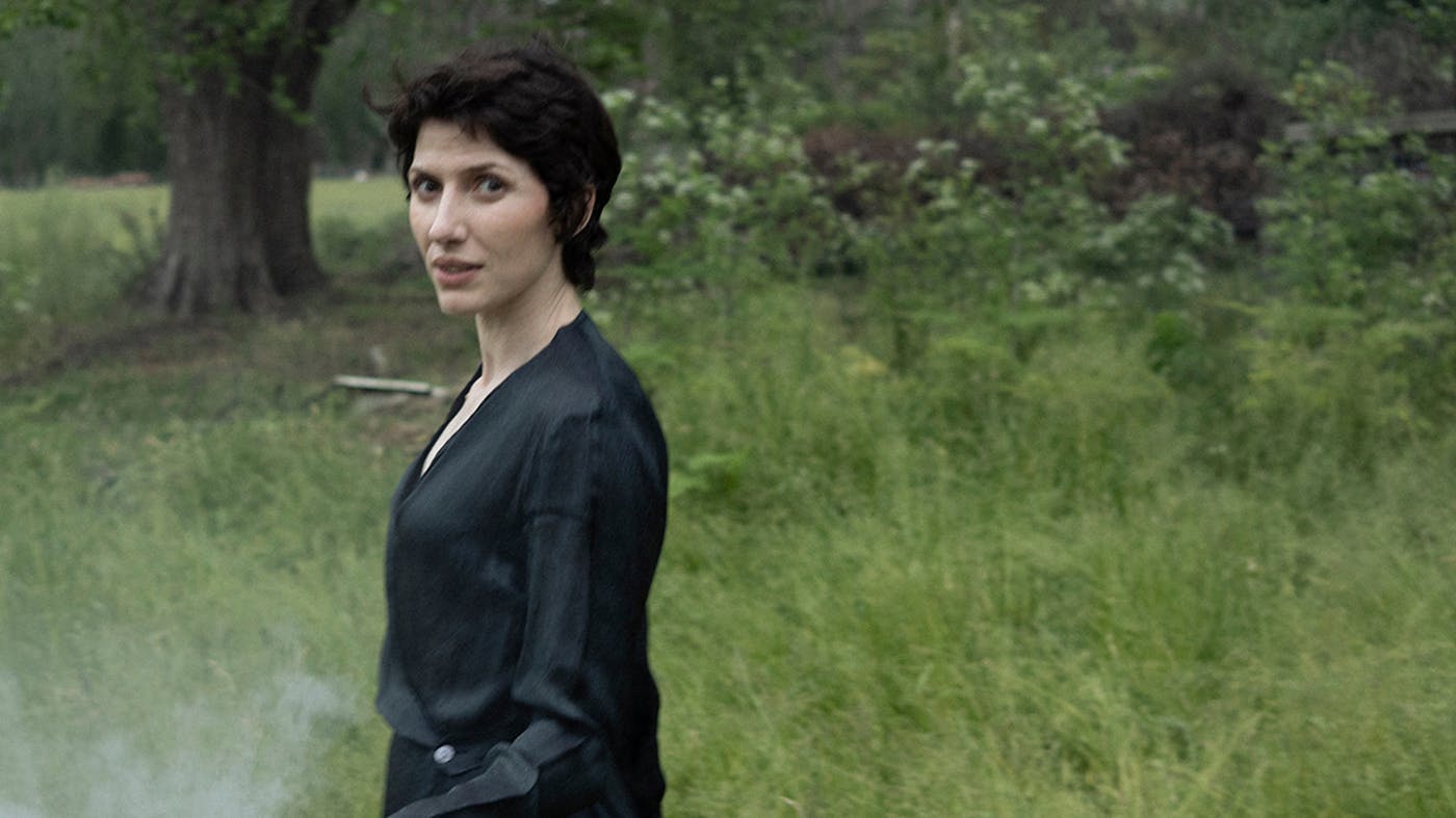 Aldous Harding – Train On The Island Reviewed: Baffles and dazzles in equal part