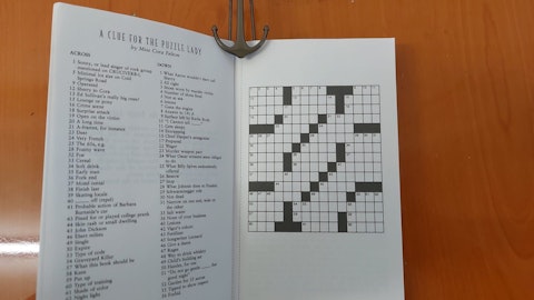 Book review of A Clue for the Puzzle Lady by Parnell Hall The first