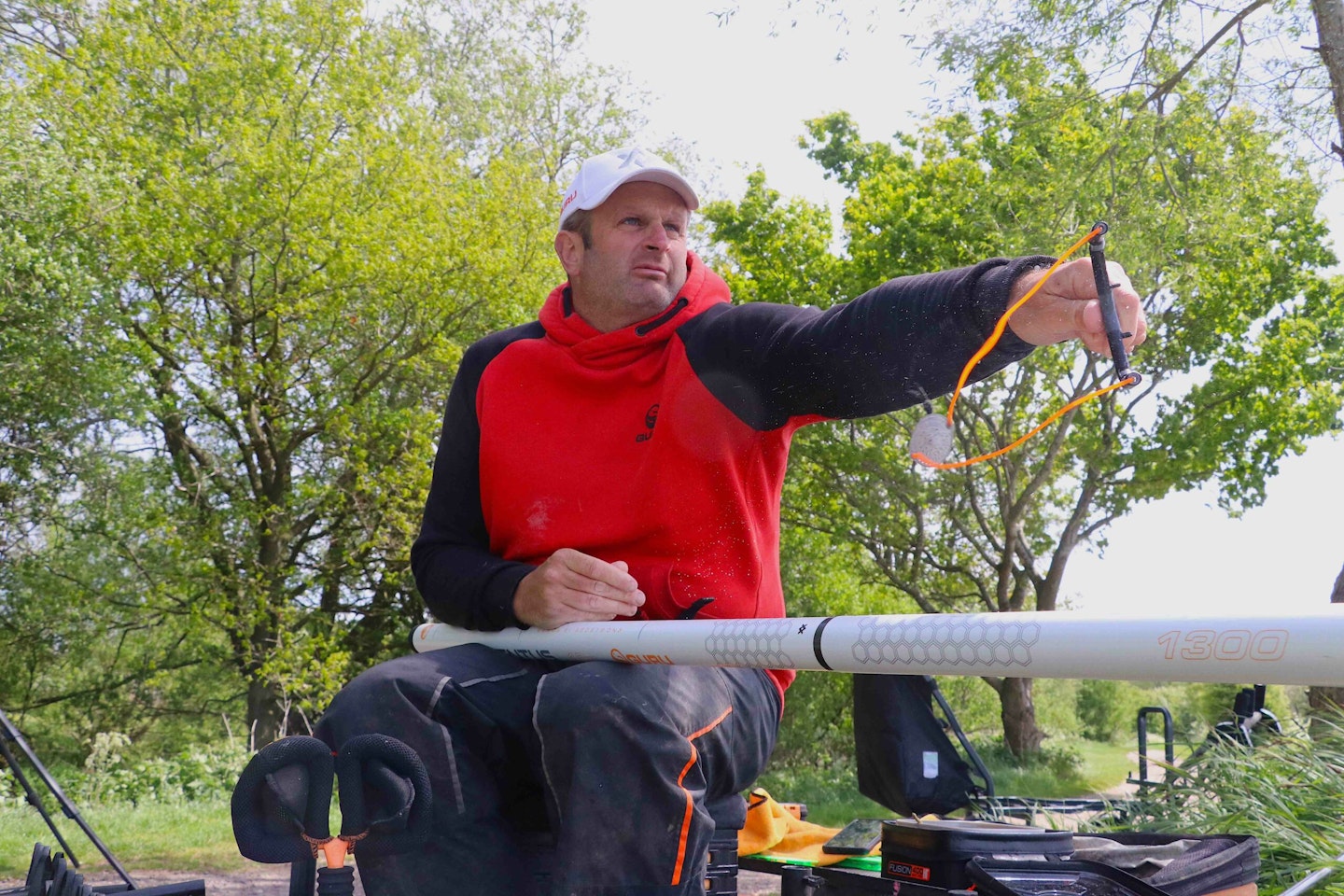 The noise of catapulting bait can help to draw fish in.