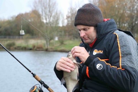 How to use the cage feeder for bream | Steve Ringer | Angling Times