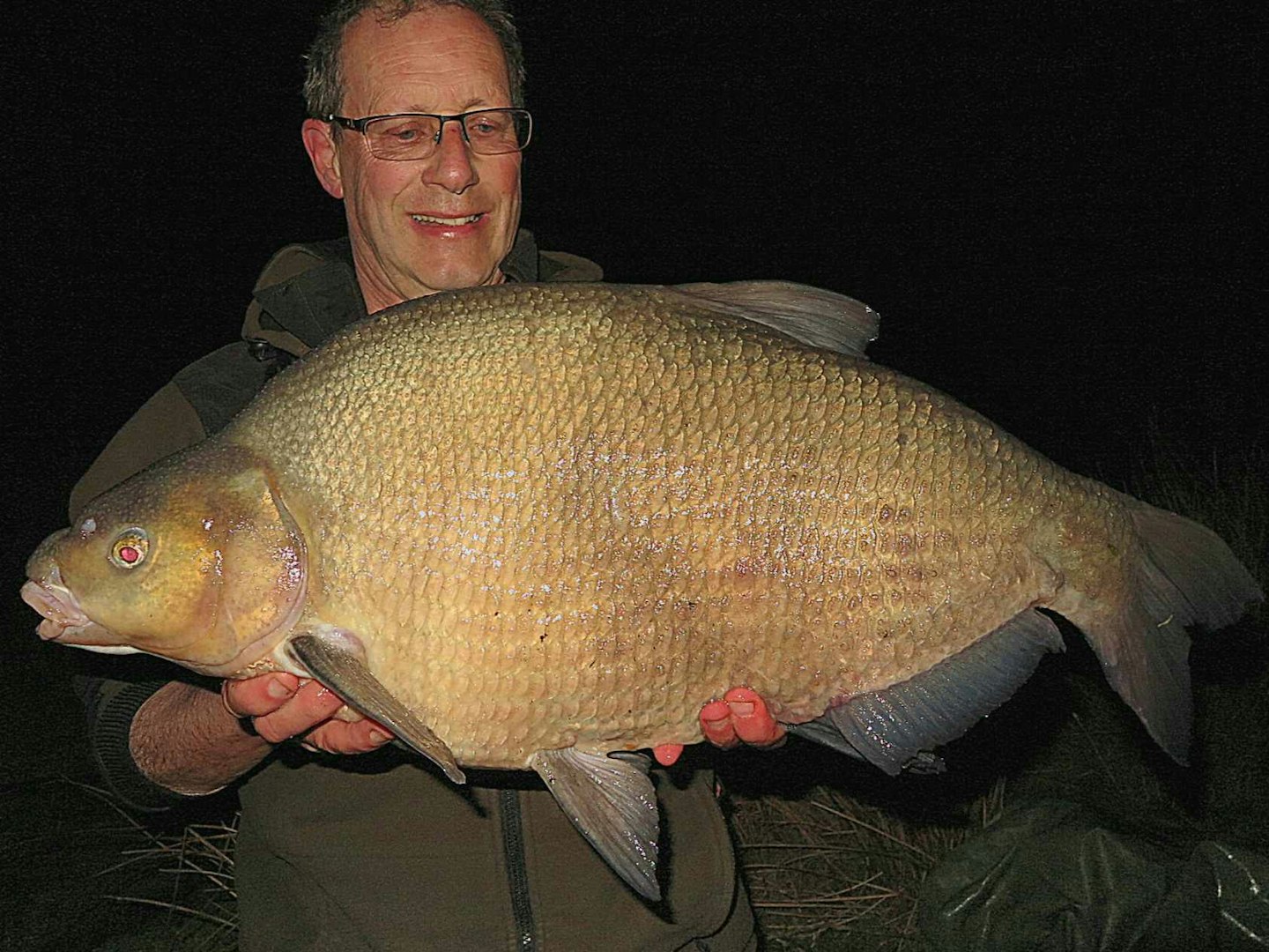The 17lb 7oz bream in all its glory.