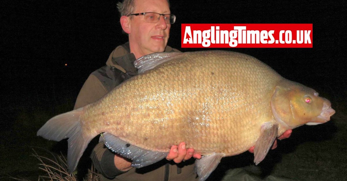 Huge 17lb bream landed from water with only two known big fish