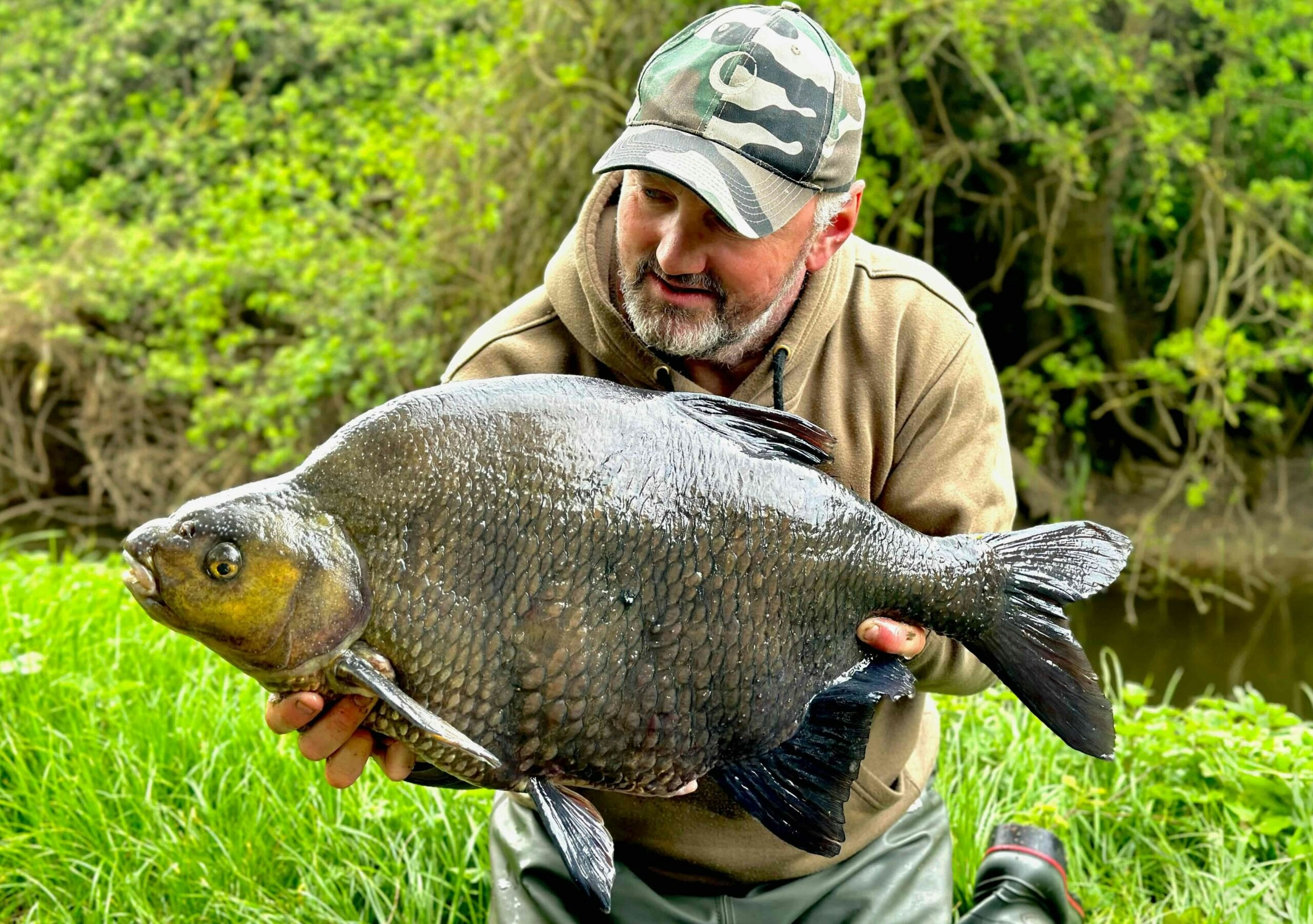 Lee with his gnarly, old 18lb 10oz bream.