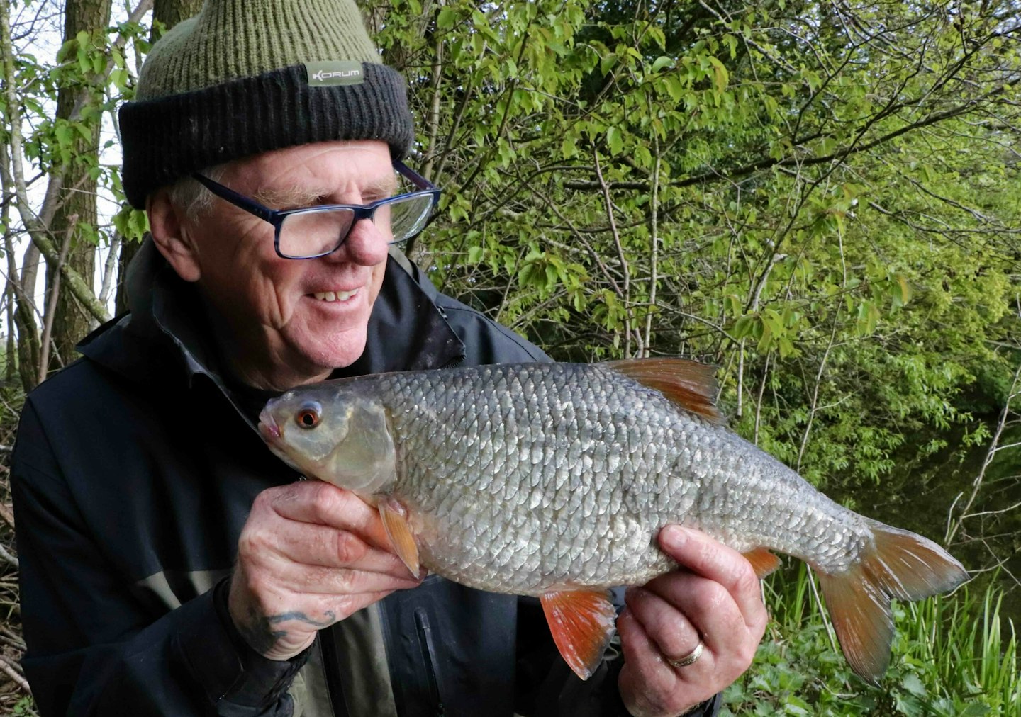 Terry with the one of the bigger roach from his session at 3lb 1oz.