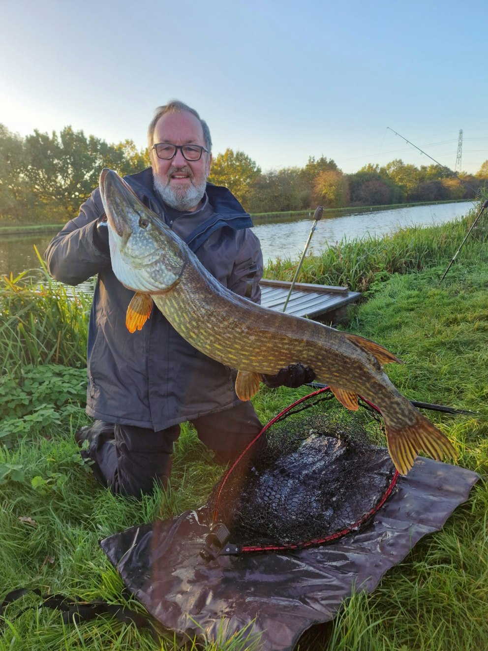 Huge canal pike leaves new angler stunned | Angling Times