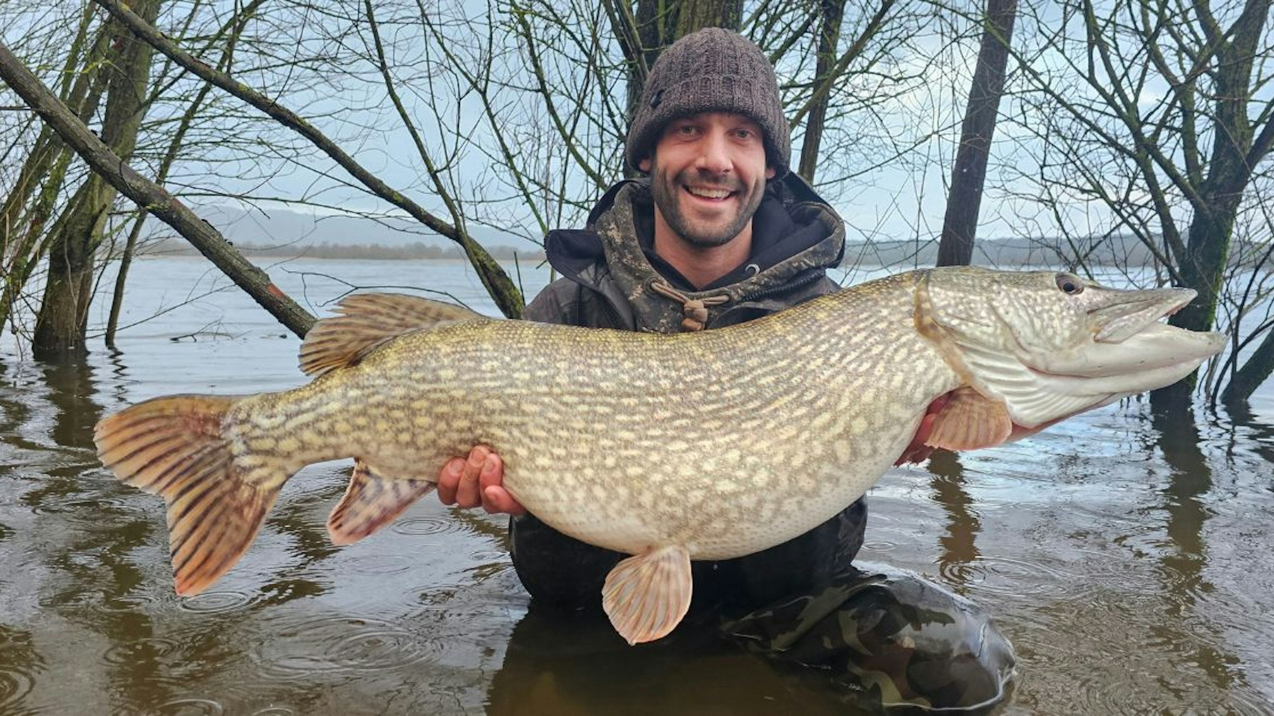 30lb Chew Valley pike nets angler an unexpected soaking