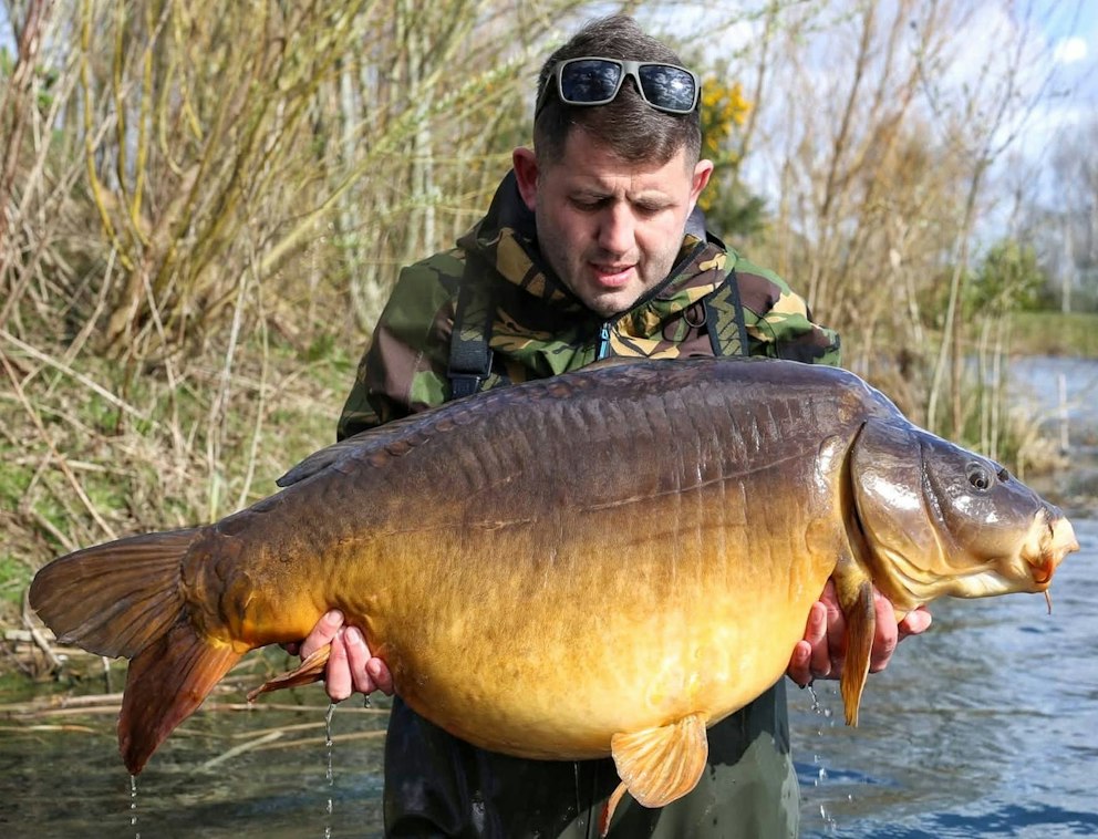 Angler Lands Once in a Lifetime Carp Haul