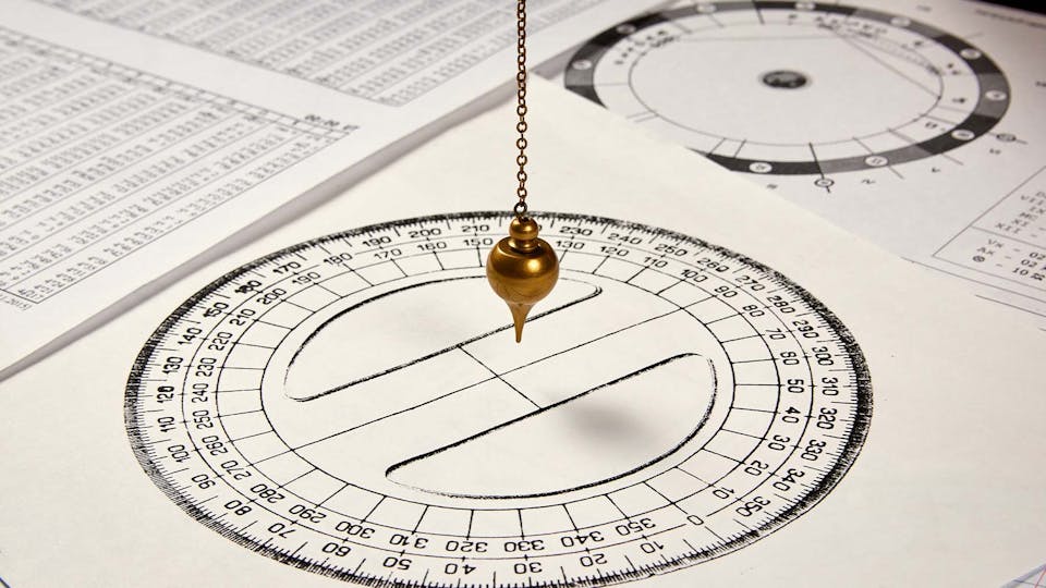 What is a pendulum and how to use it for guidance or spiritual healing ...