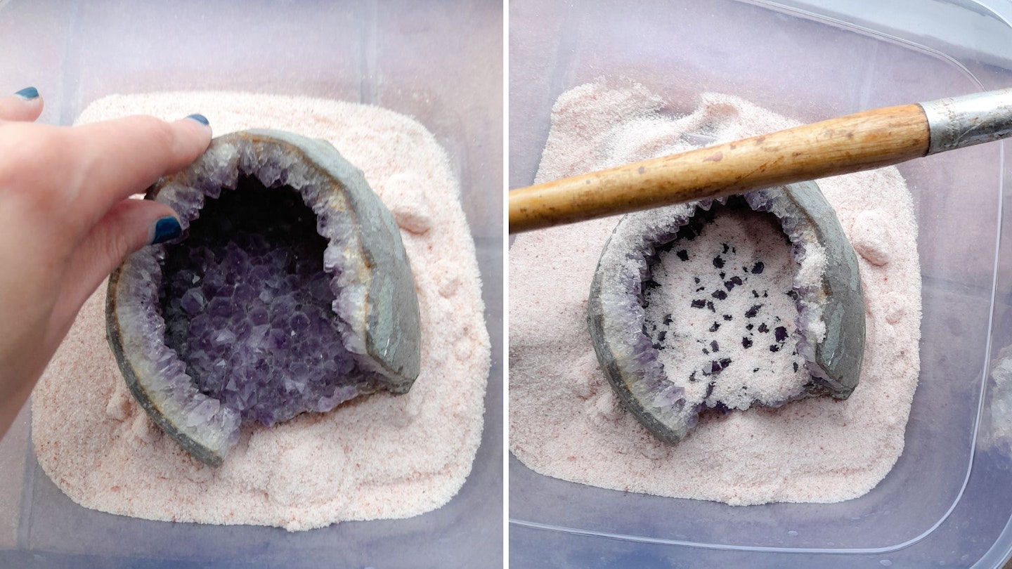 Cleansing an amethyst bed in Himalayan salt
