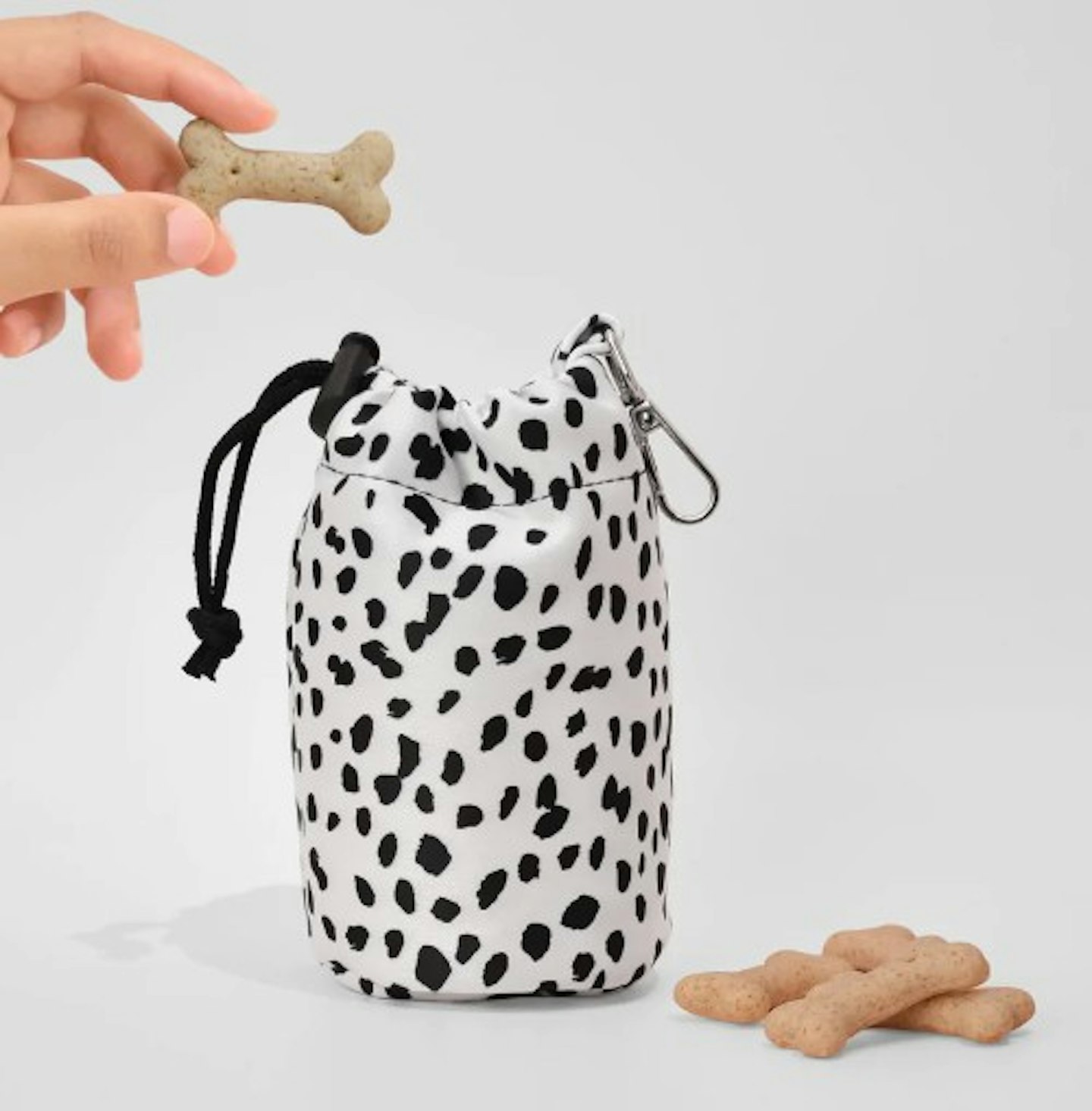 Best dog treat bags for easy access to training treats