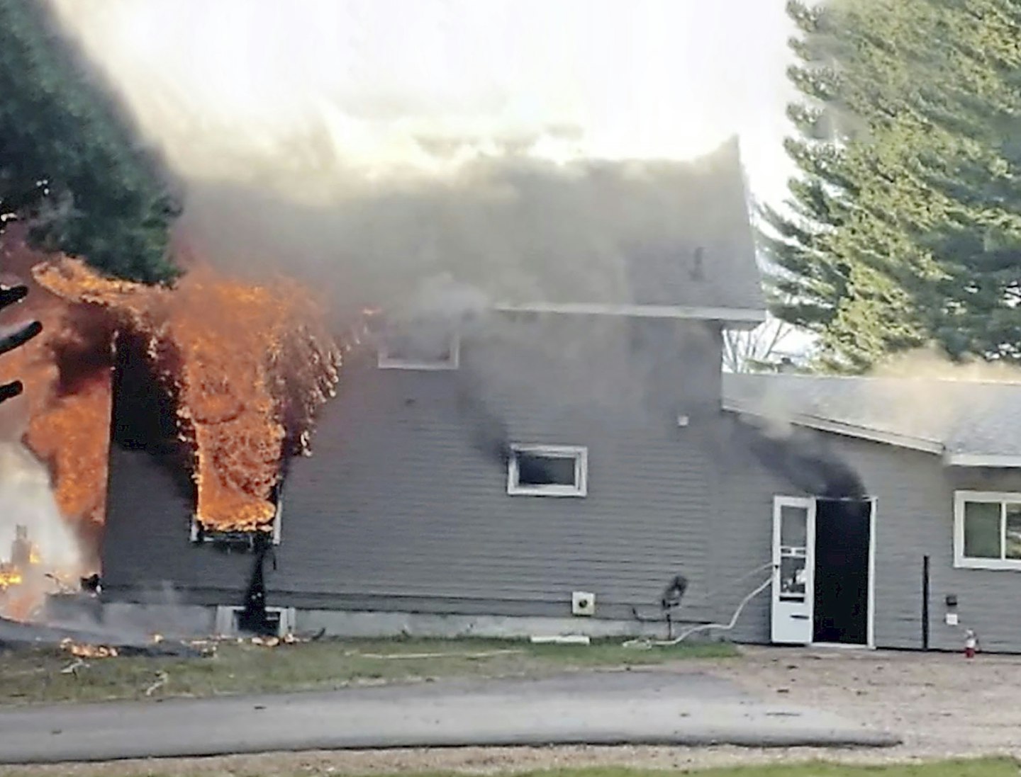 Boy saved sisters from house fire