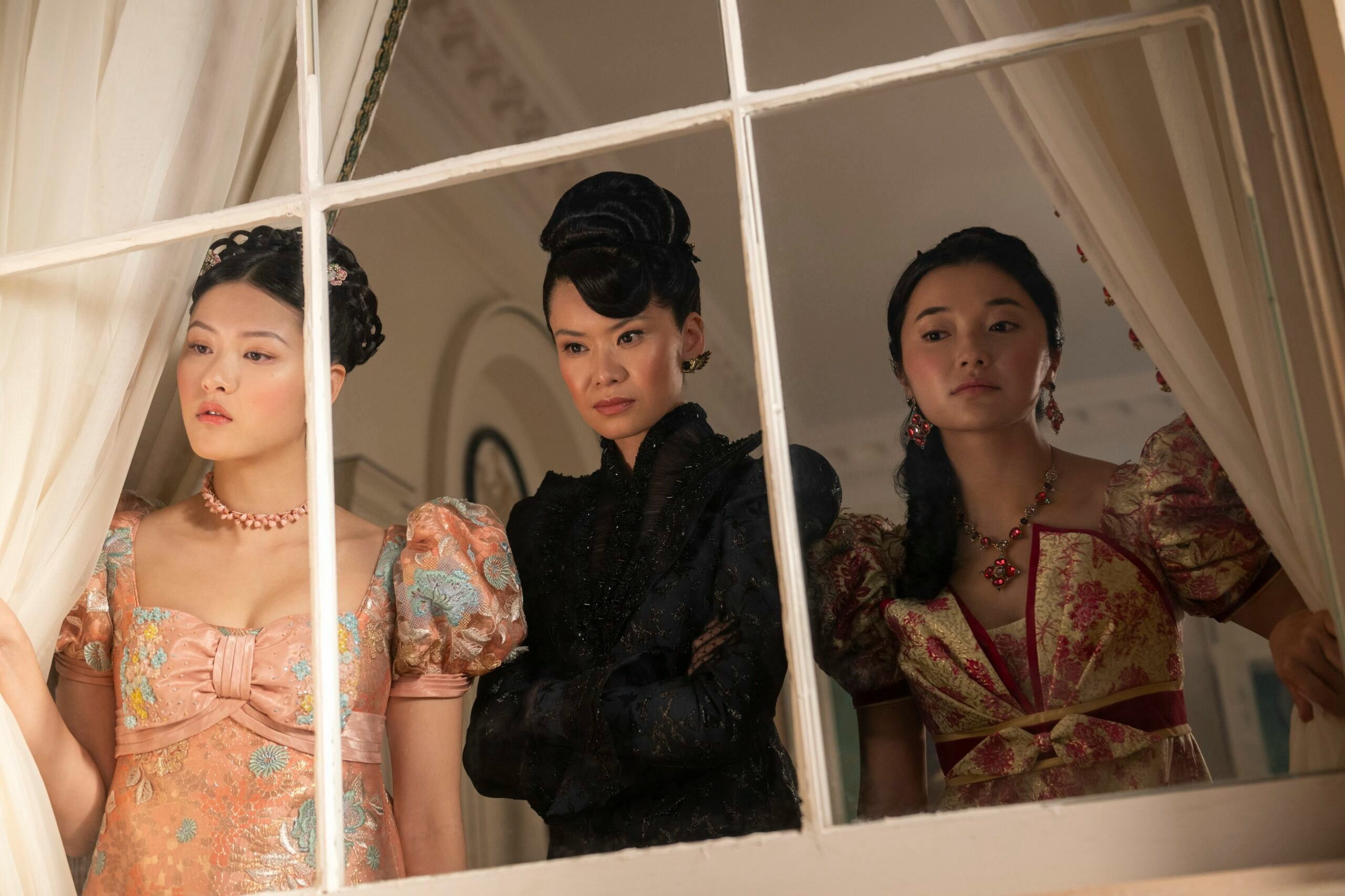 Isabella Wei as Posy Li, Katie Leung as Lady Araminta Gun, Michelle Mao as Rosamund Li in Bridgerton.