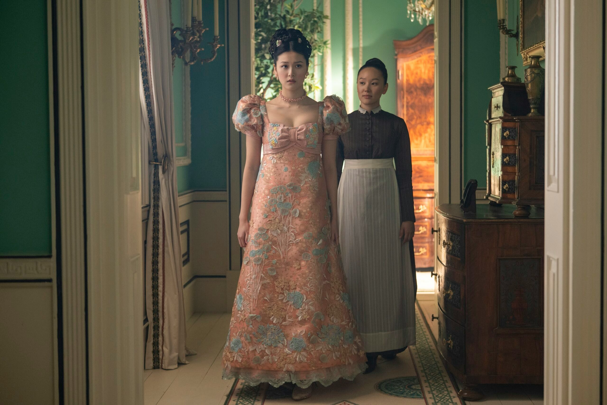 Isabella Wei as Posy Li, Yerin Ha as Sophie Baek in Bridgerton.