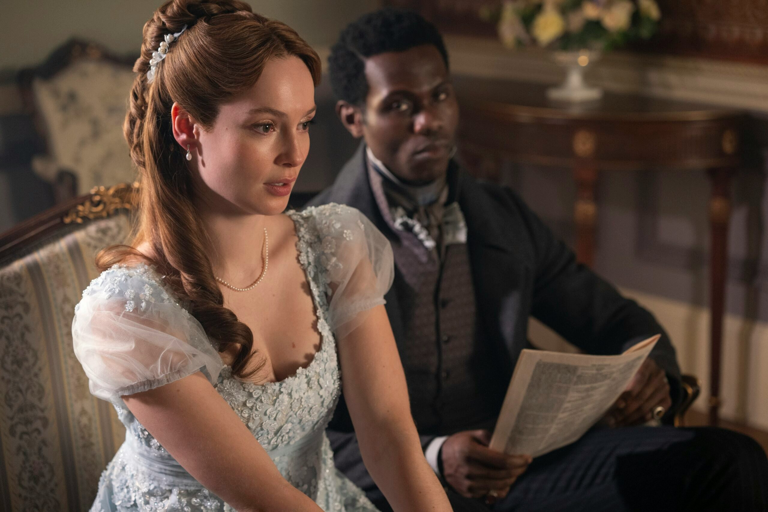 Hannah Dodd as Francesca Bridgerton, Victor Alli as John Stirling in Bridgerton.
