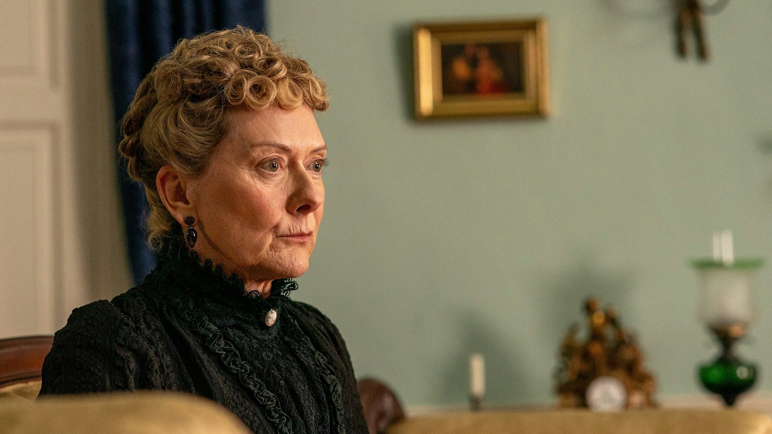 Cathy Belton as Lady Emma Fitzherbert in The Hardacres