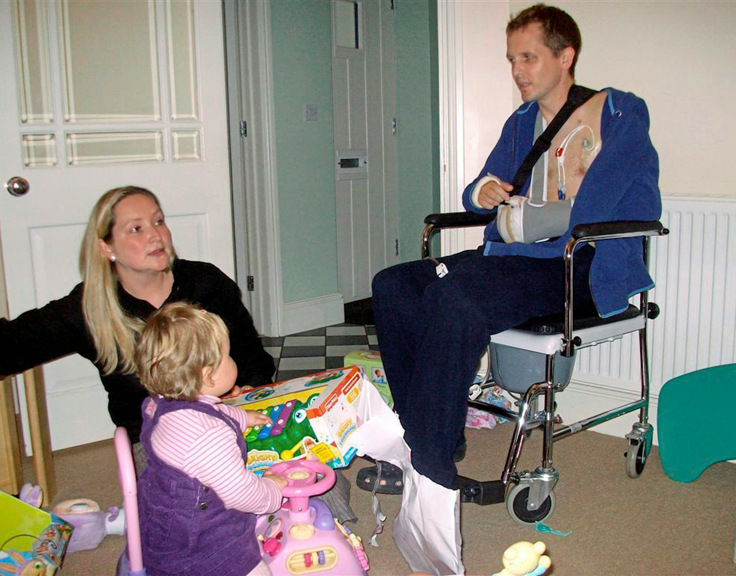 Guy surrounded by family during recovery.