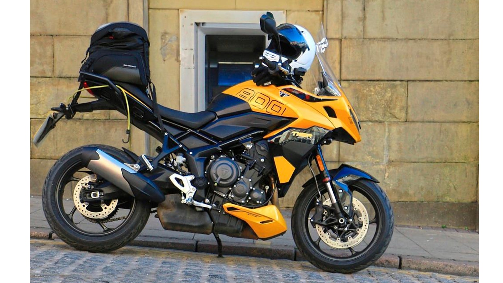 Triumph 800 Bungee