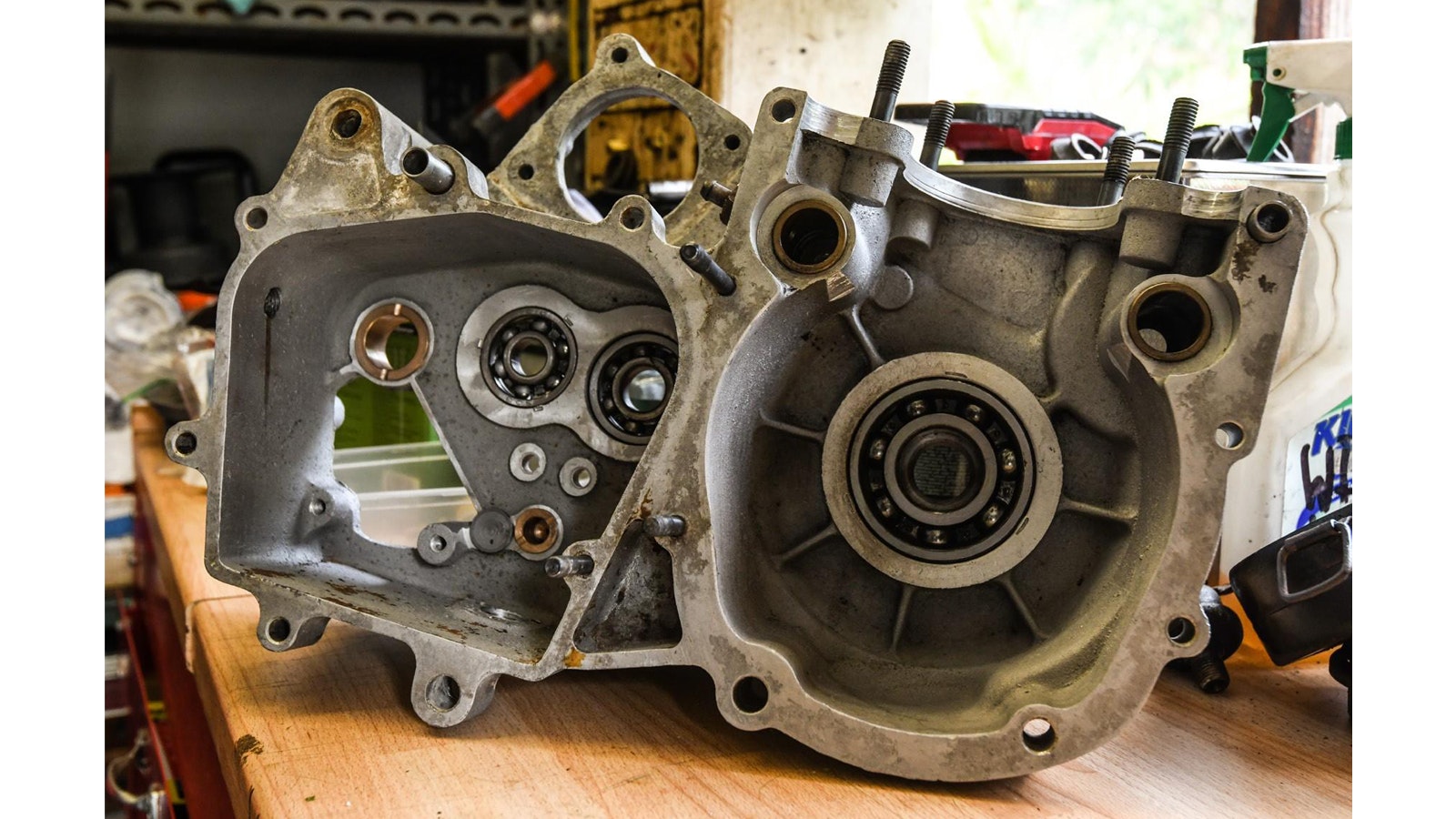 The left-hand crankcase also houses much of the Dong Hai’s four-speed gearbox.