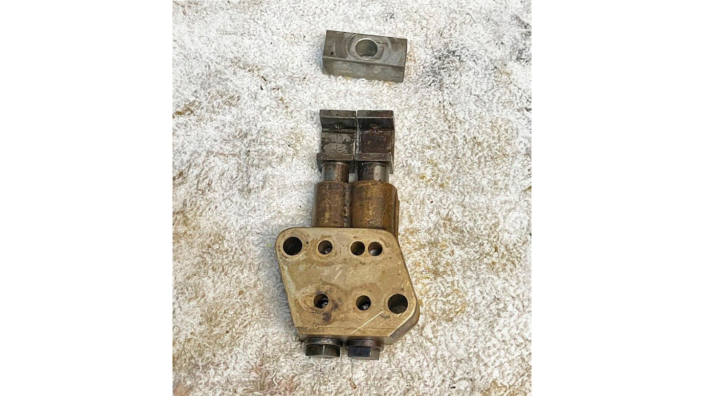 This style of twin plunger oil pump can be traced right back to the 1920s – it was used by Ariel from 1929 then deployed by Triumph right up until the mid-1980s.